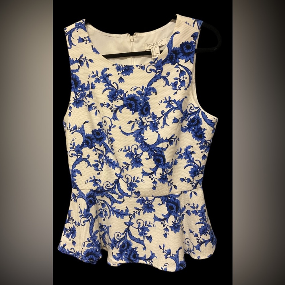 🧁Blue and Ivory Floral Print Woven Peplum Top. NWT. Medium